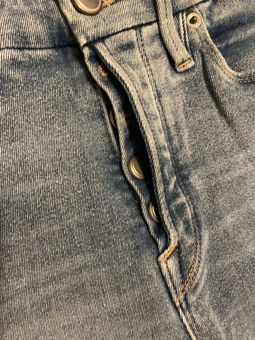 Good American Light Wash Skinny Jeans - Picture 4 of 8